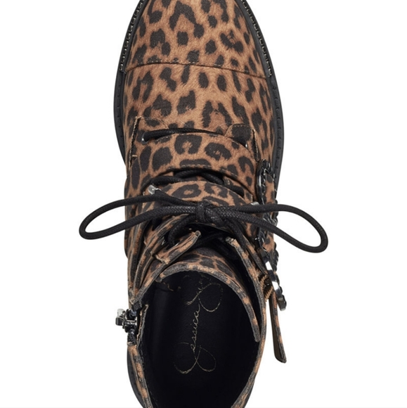 JESSICA SIMPSON NWT WOMENS KIRLAH BUCKLE STRAP LUG SOLE COMBAT BOOTS - Picture 4 of 9